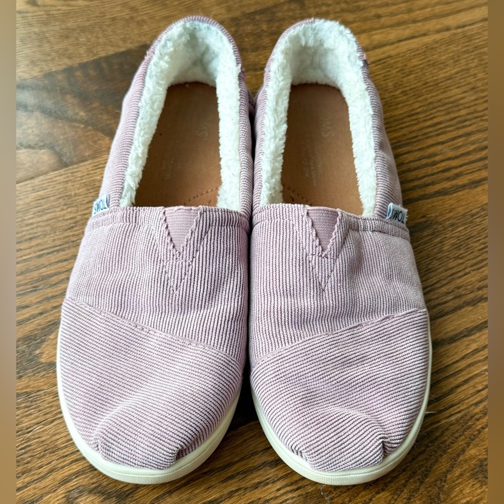 TOMS Youth Size 5 Mauve Corduroy Faux Shearling Lined Slip-On Shoes